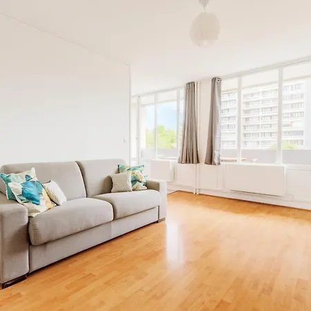 Apartment Bright Near Metro Line 3 And Shops *